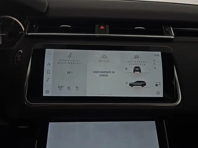 Land Rover Range Rover Velar view 13