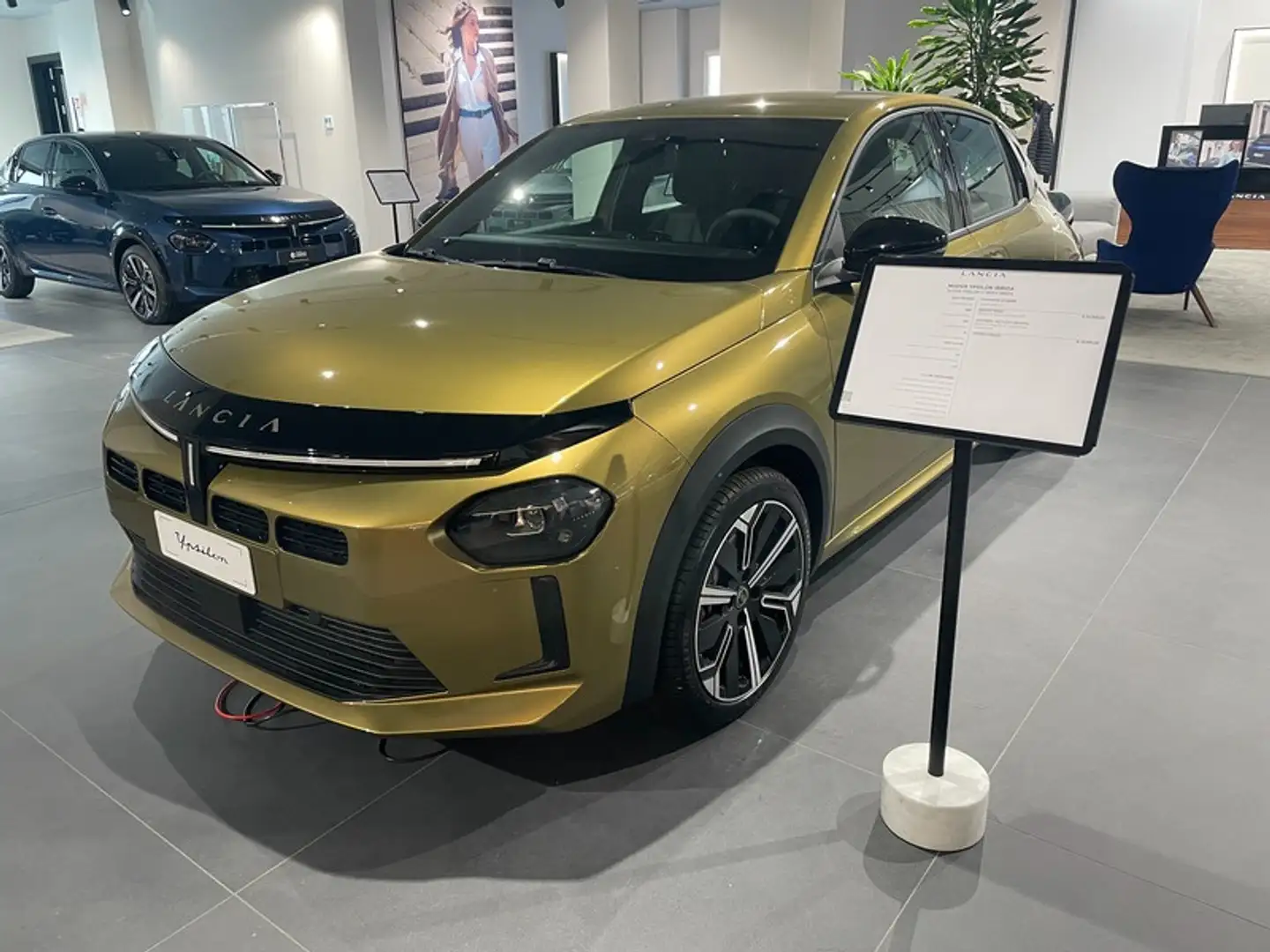 Lancia Ypsilon 1.2 mhev Gold - 1