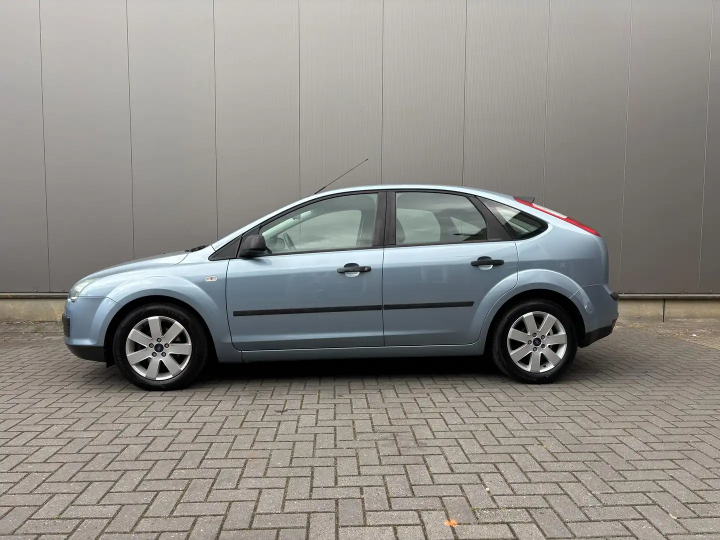 Ford Focus 1.6-16V Trend Blauw - 2