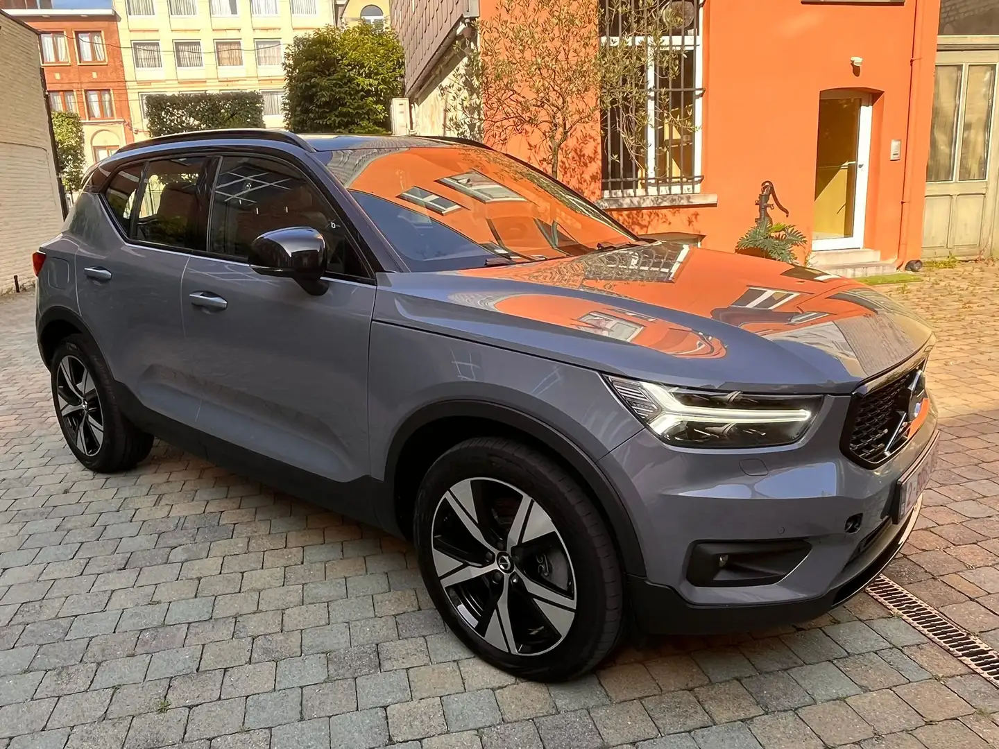 Volvo XC40 XC40 1.5 T4 PHEV R-Design Grijs - 2