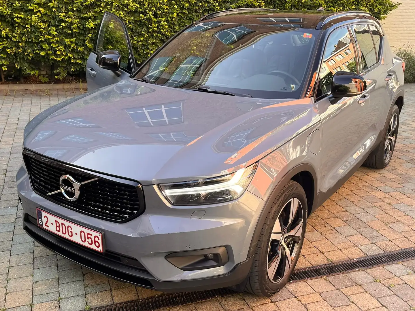 Volvo XC40 XC40 1.5 T4 PHEV R-Design Grijs - 1