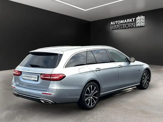 Mercedes-Benz E-Class view 5