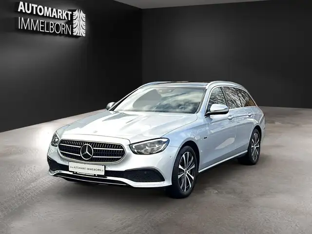 Mercedes-Benz E-Class view 3