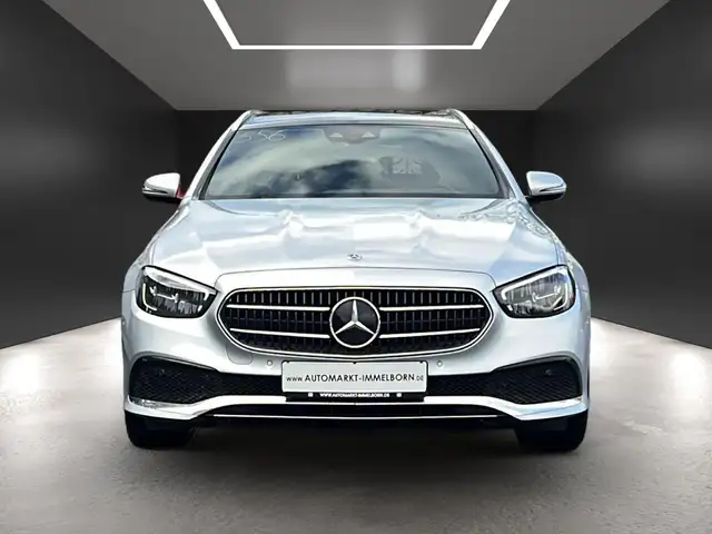 Mercedes-Benz E-Class view 12