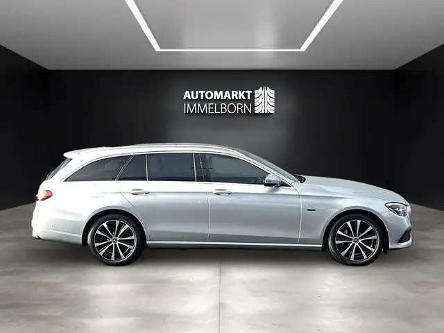 Mercedes-Benz E-Class view 9
