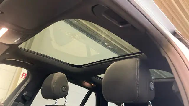 Mercedes-Benz E-Class view 14