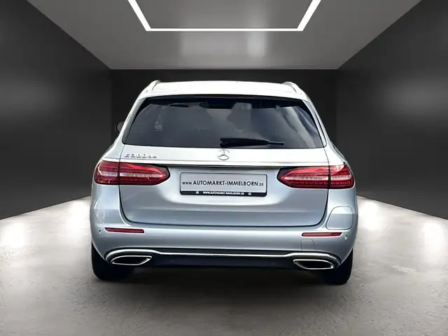 Mercedes-Benz E-Class view 11
