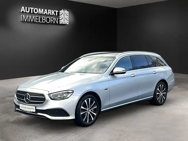 Mercedes-Benz E-Class view 4