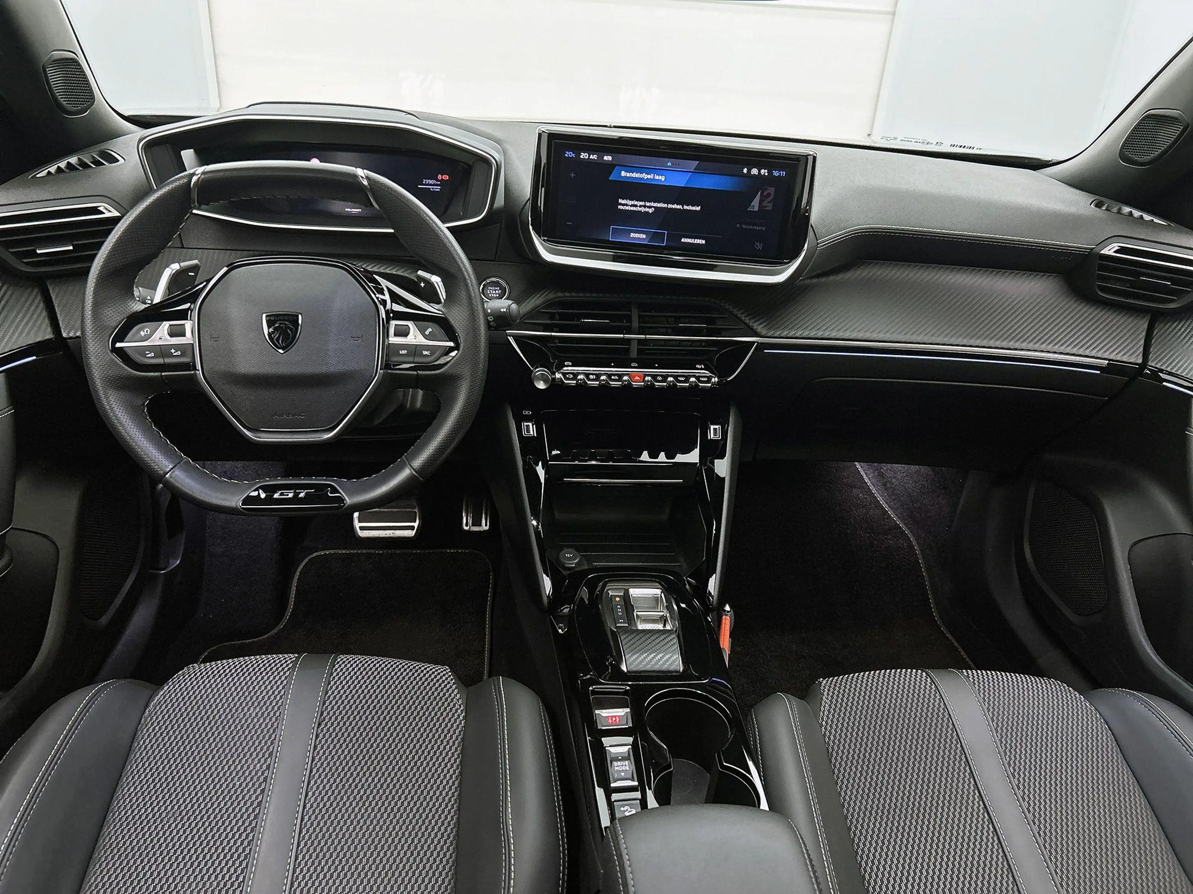 Peugeot 2008 SUV GT Hybrid 145pk Automaat | Navigatie | Panoram — photo 6