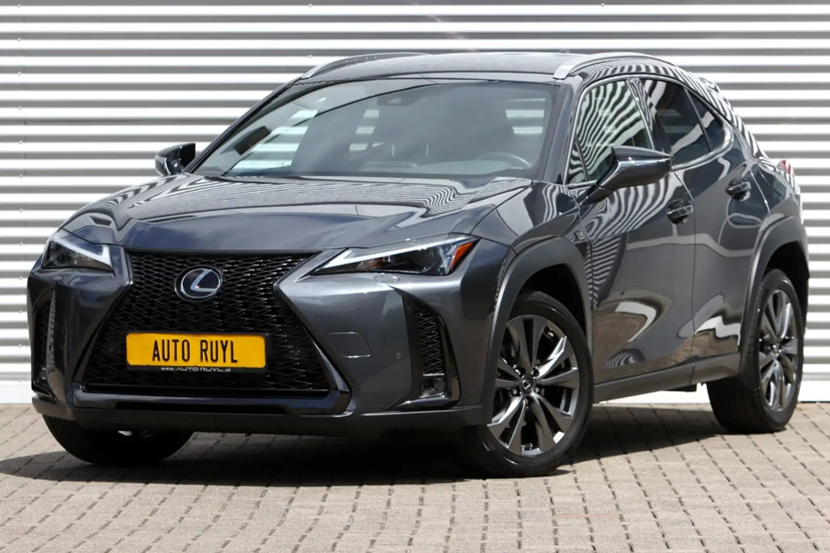Lexus UX 250h F Sport Design Leer / Navi / Carplay Grijs - 1