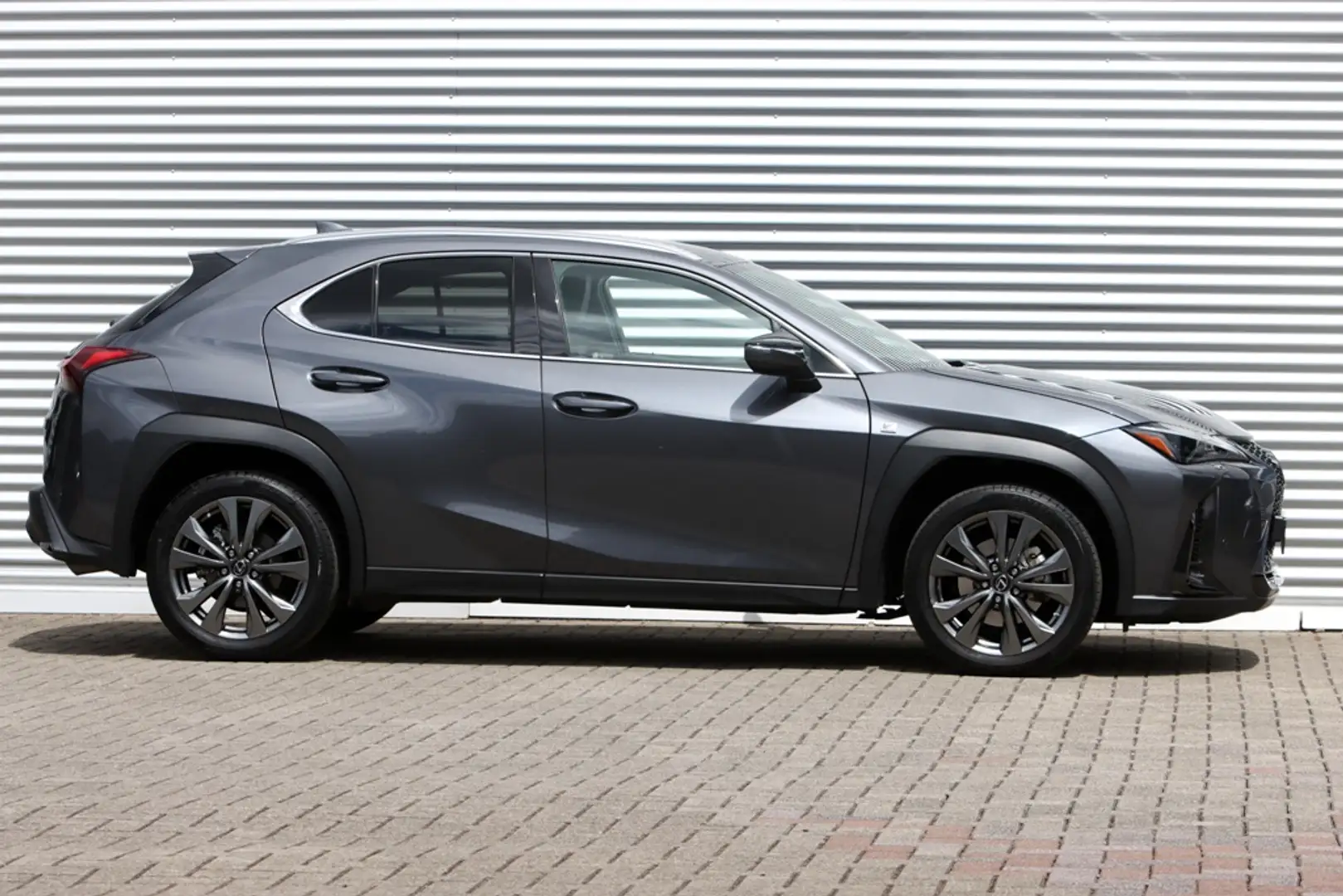 Lexus UX 250h F Sport Design Leer / Navi / Carplay Grijs - 2