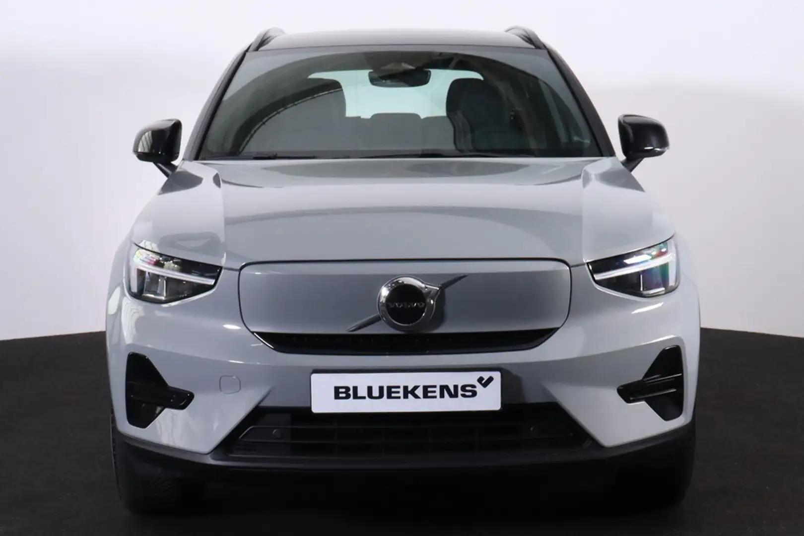 Volvo XC40 Single Motor Extended Range Plus 82 kWh - IntelliS Gris - 2
