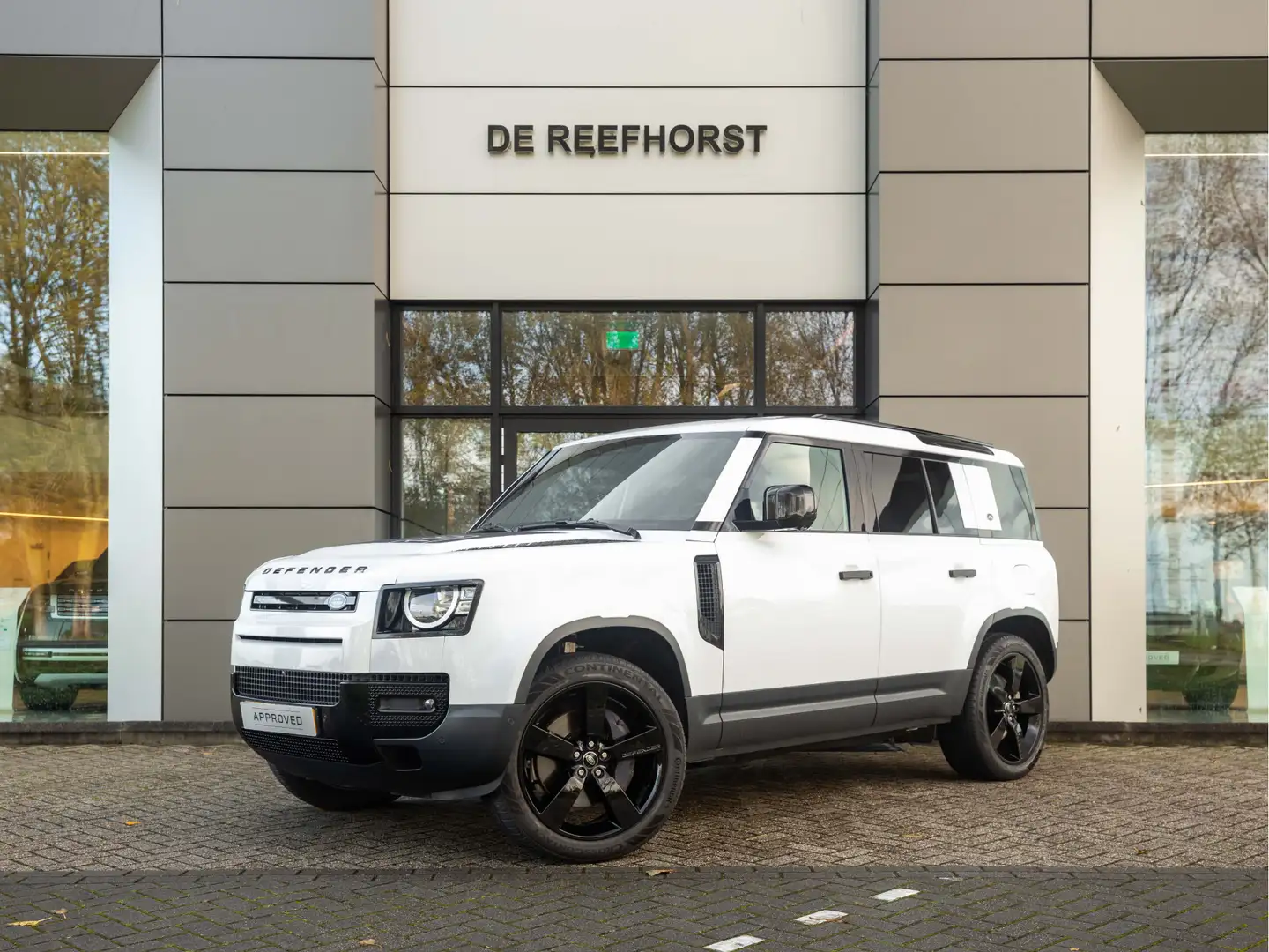 Land Rover Defender 110 P400e 110 | Black Pack | Luchtvering Wit - 1
