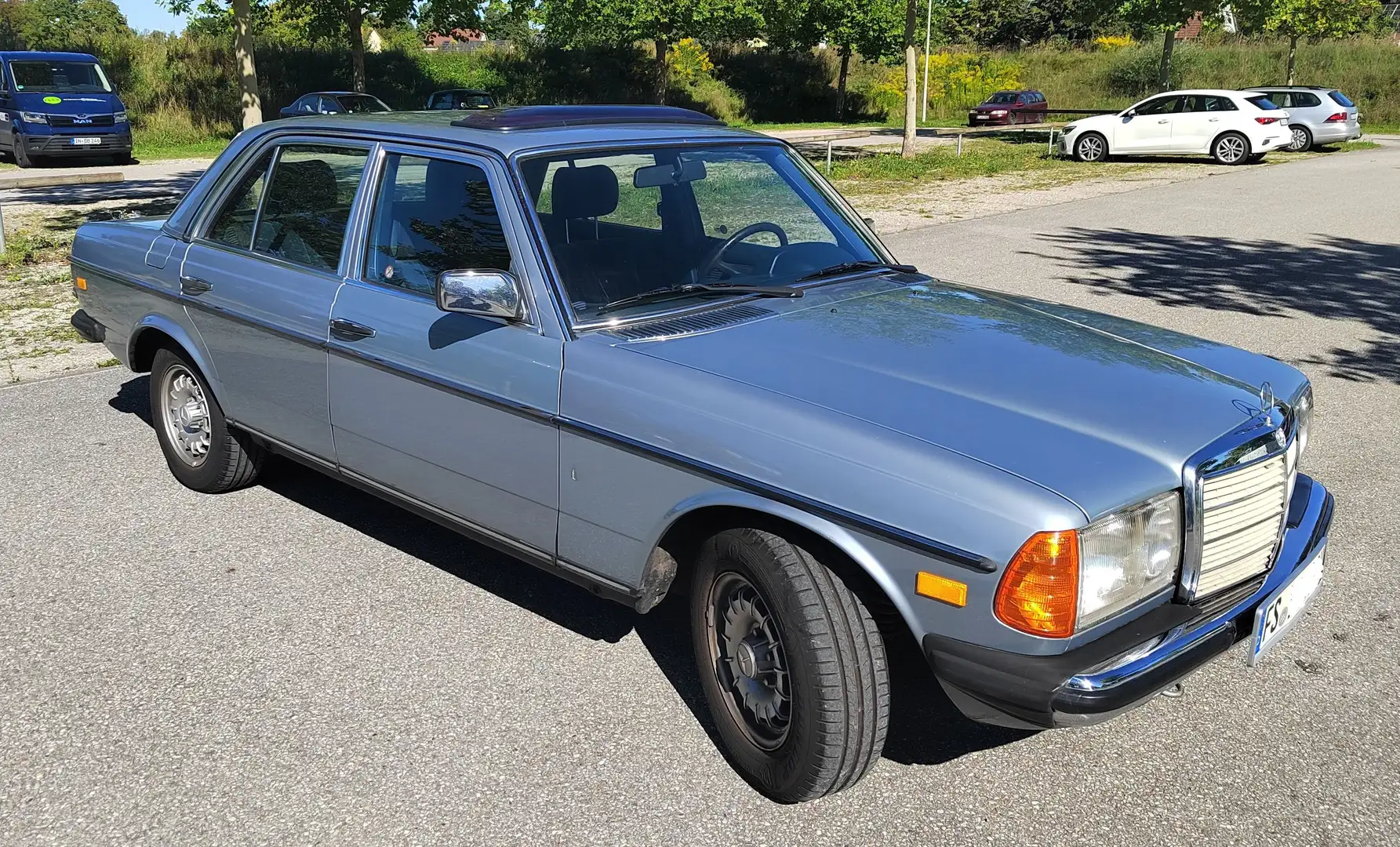 Mercedes-Benz E 230 230 E Синій - 2