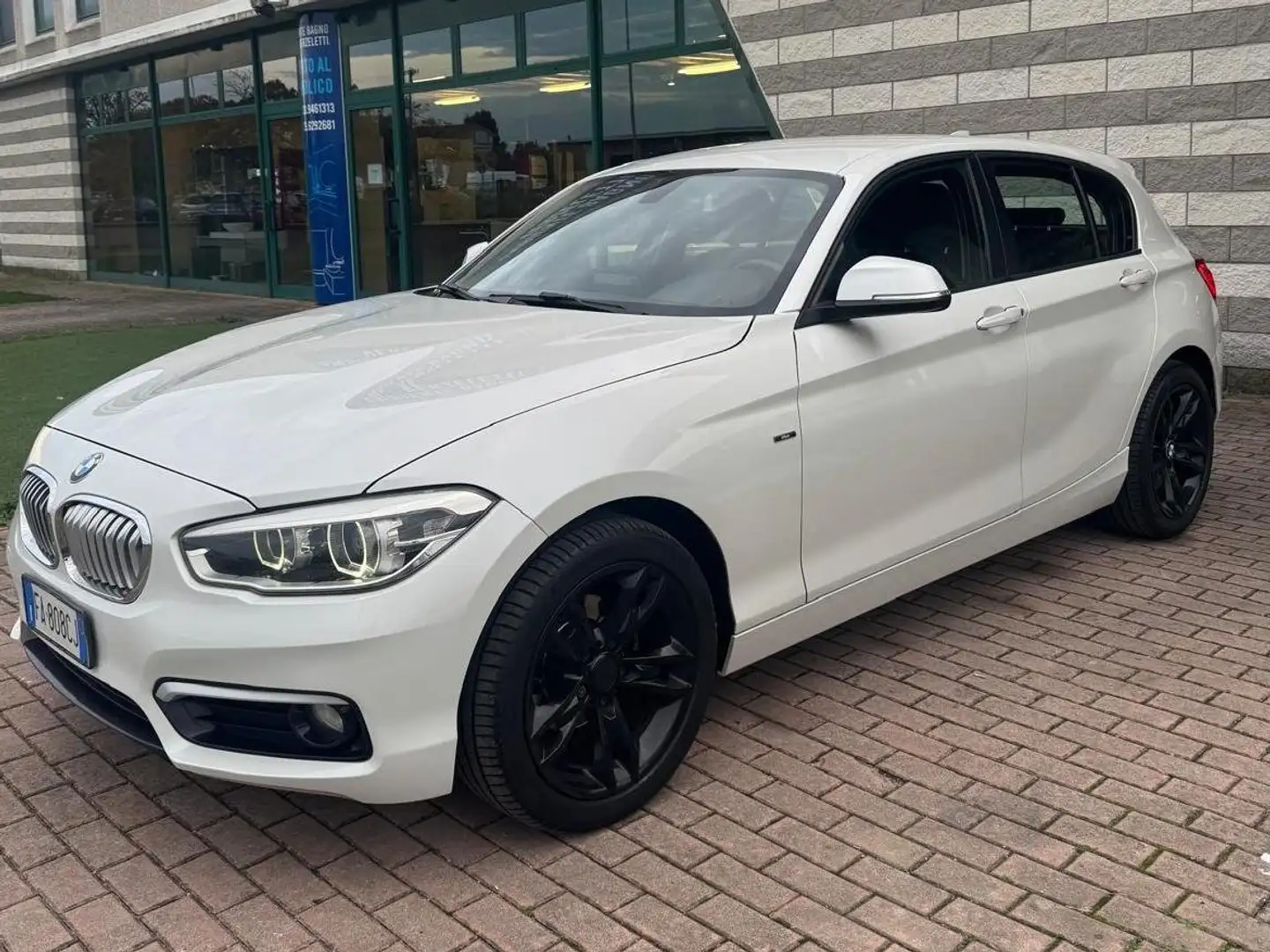 BMW 116 Serie 1 F/20-21 2015 116d Urban 5p auto Blanco - 2