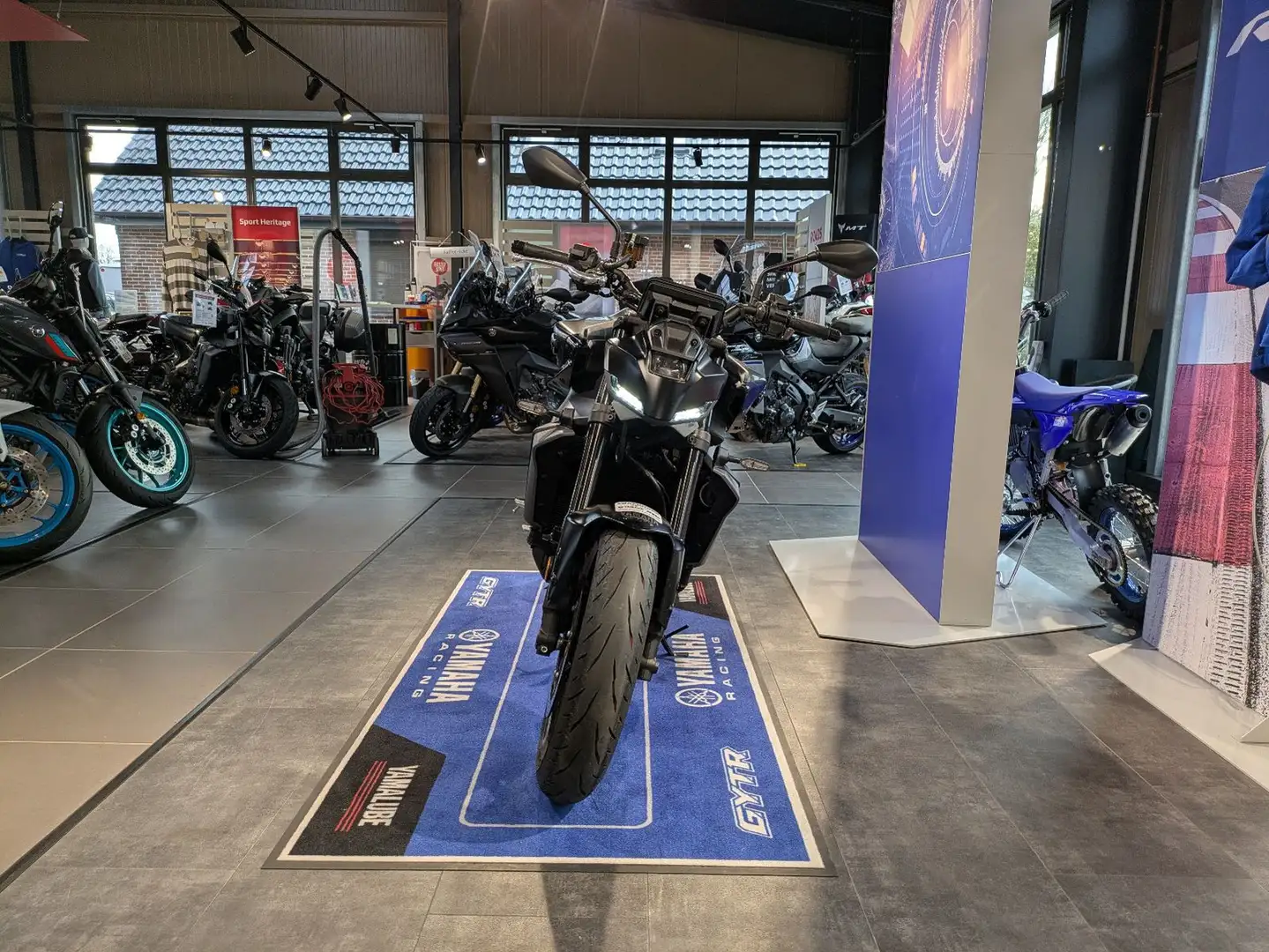 Yamaha MT-09 YAMT 35 KW Negro - 2