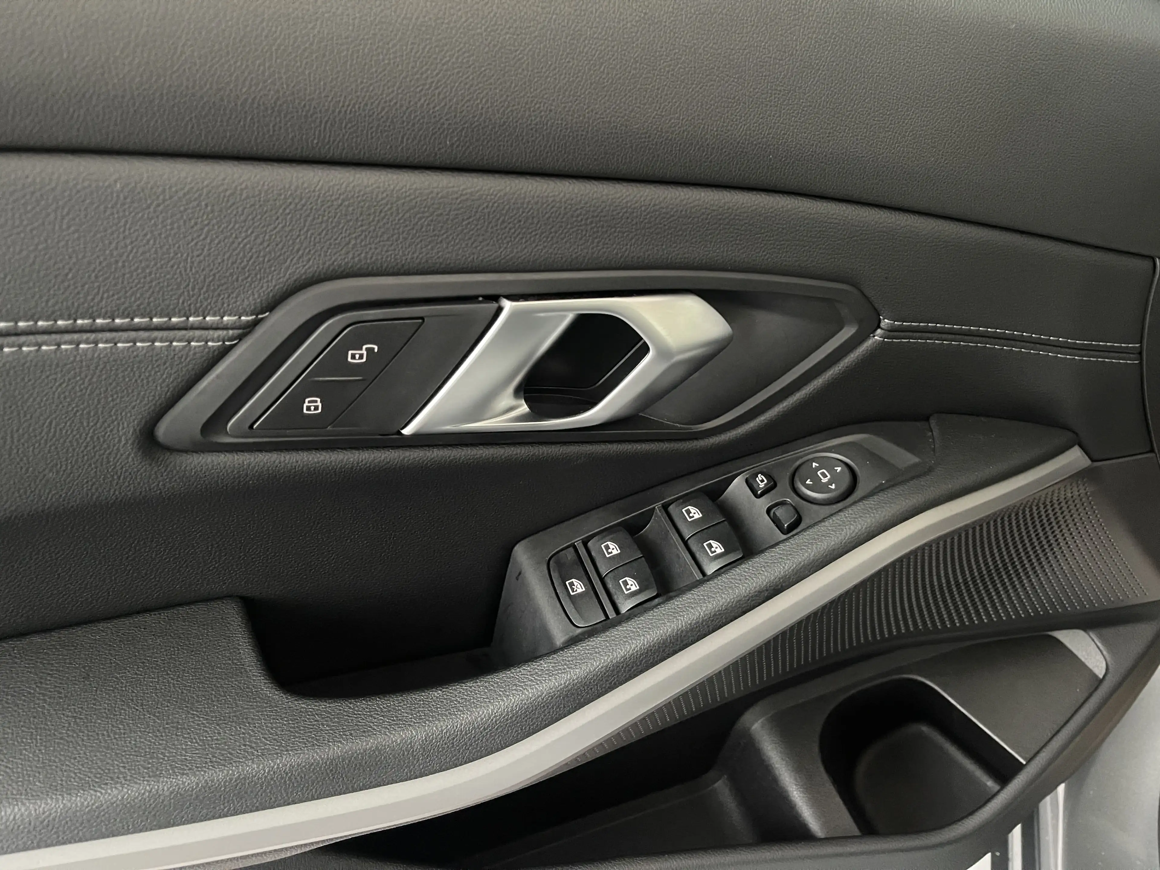 BMW 316 dA MHEV *** GARANTIE + LED + GPS + CUIR *** — photo 15