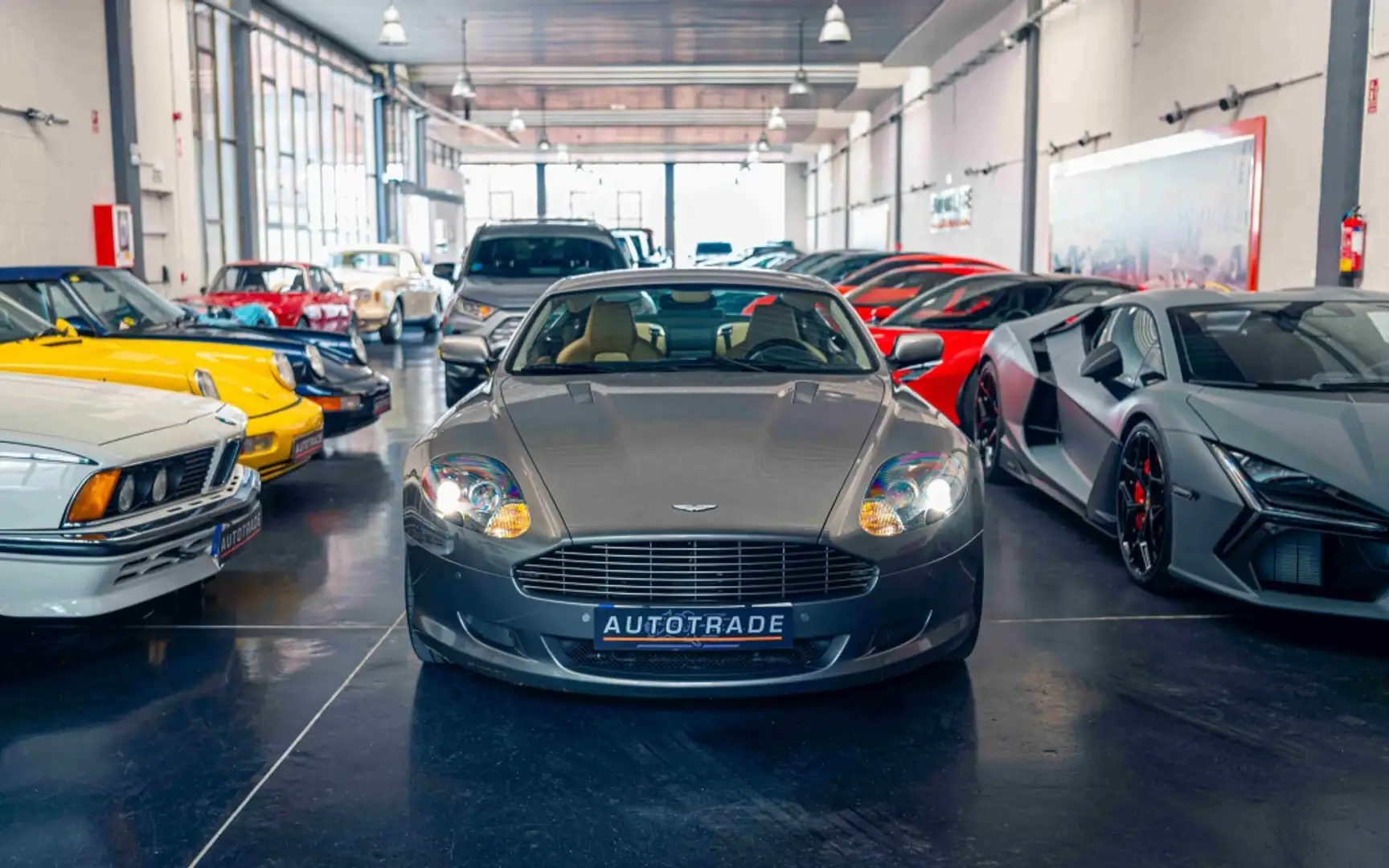 Aston Martin DB9 Volante Touchtronic2 Grau - 2