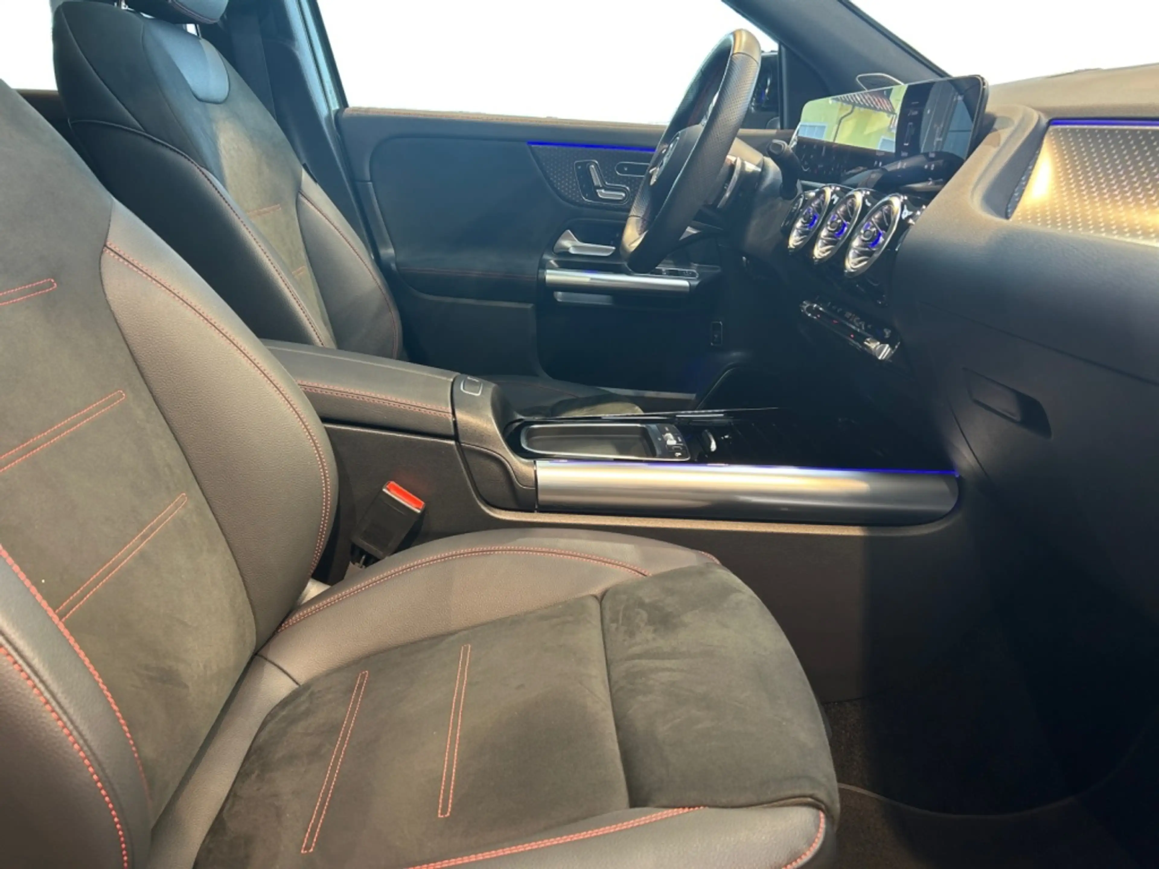 Mercedes-Benz GLA 220 d 4MATIC AMG+ILS+MBUX+Burm+MBeam+Night — photo 10