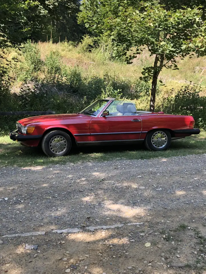 Mercedes-Benz SL 560, foto 1