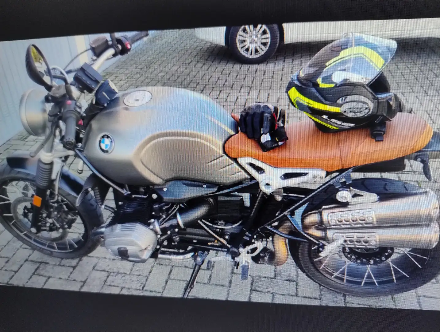 BMW R 12 nineT Scambler Stříbrná - 1