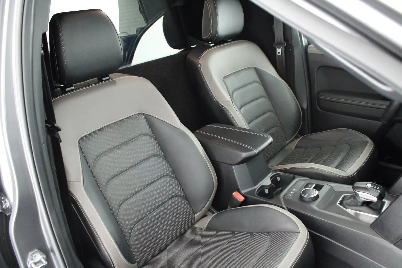 Volkswagen Amarok 3.0 TDI 241pk V6 4Motion Aventura Elektrische Roll Grijs - 2