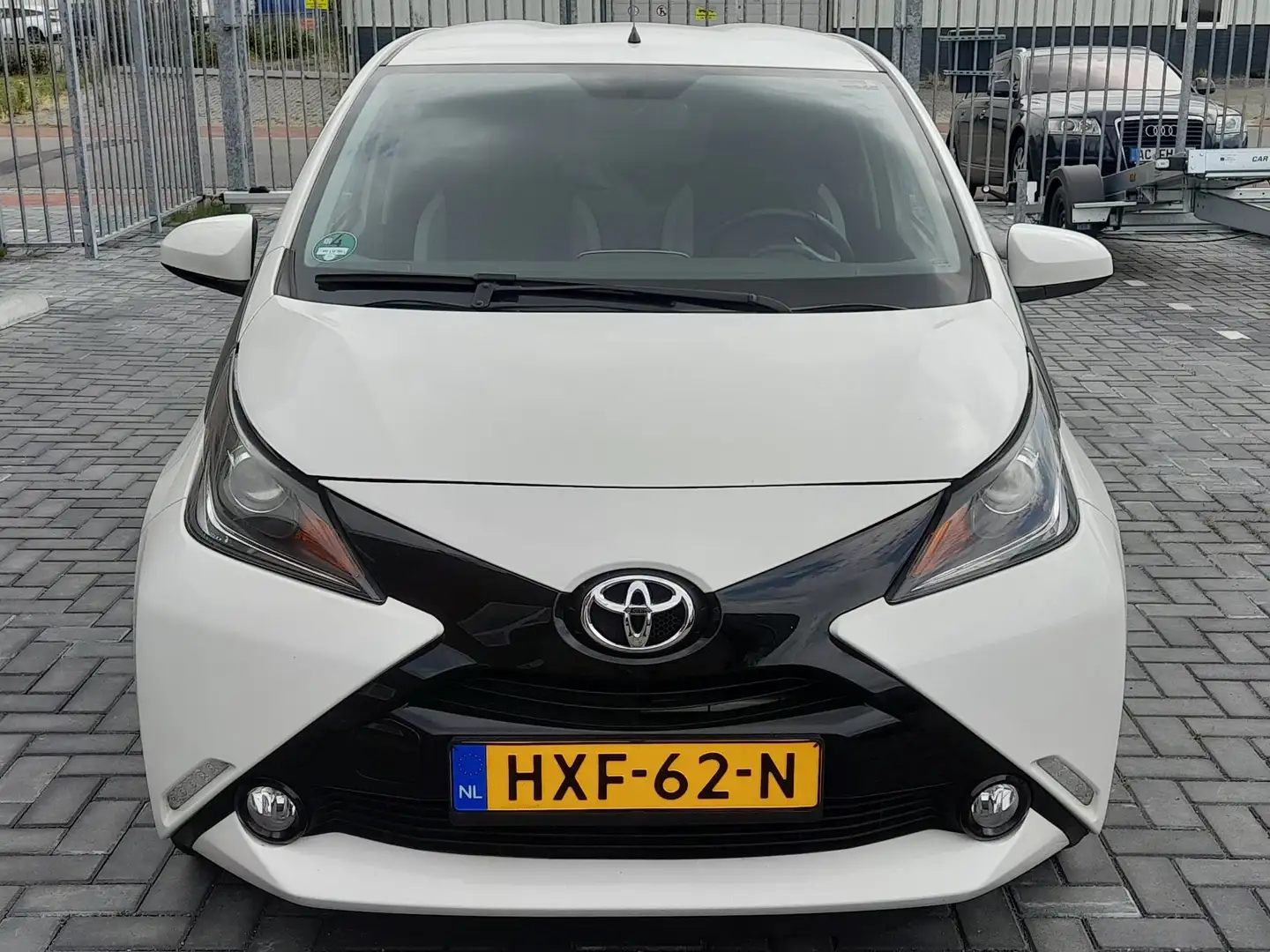 Toyota Aygo 1.0 VVT-i x-play Wit - 1