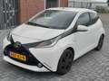 Toyota Aygo 1.0 VVT-i x-play Wit - thumbnail 2