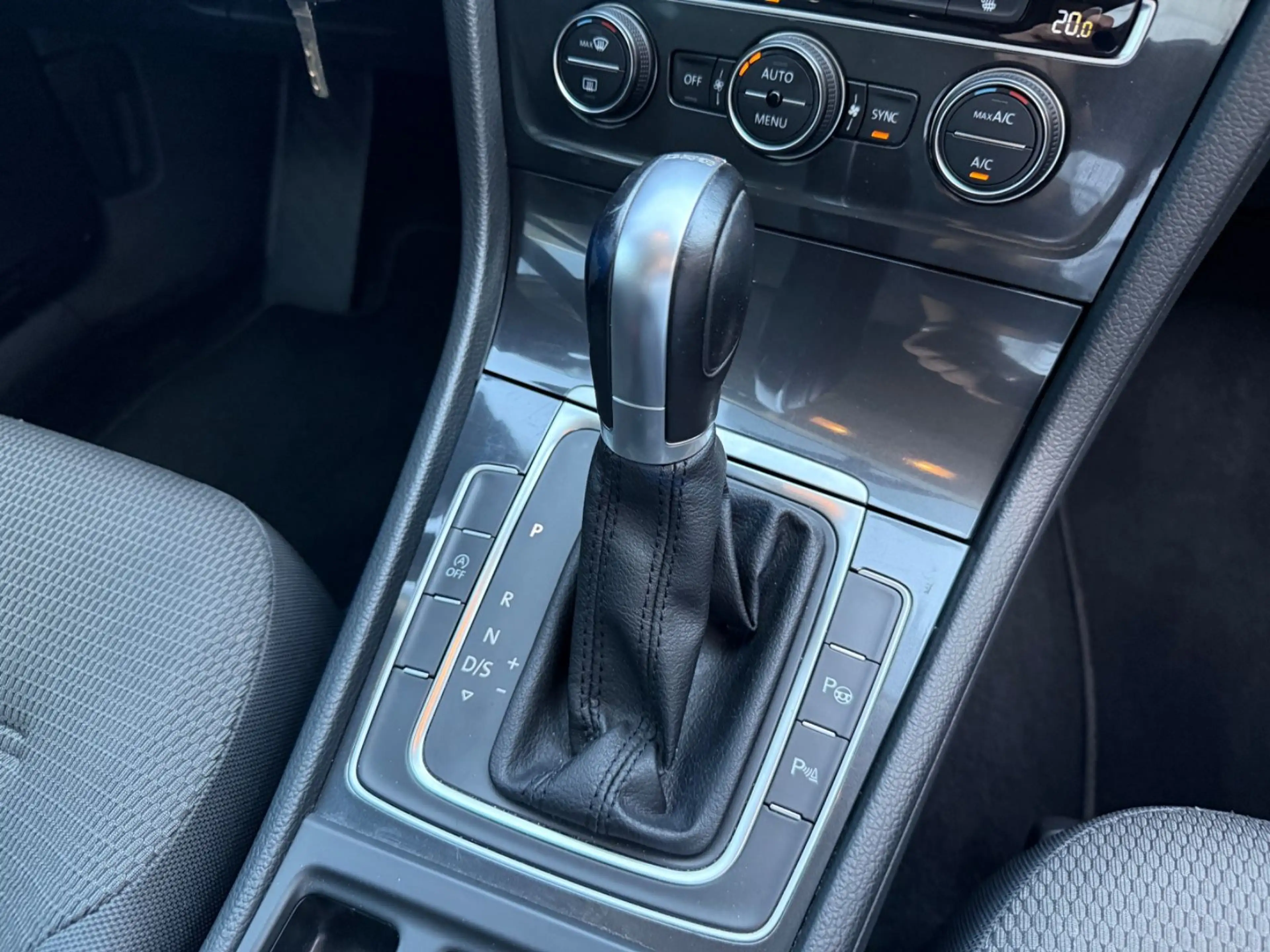 Volkswagen Golf VII 1.0 Lim. Comfortline BMT*Automatik* — photo 13