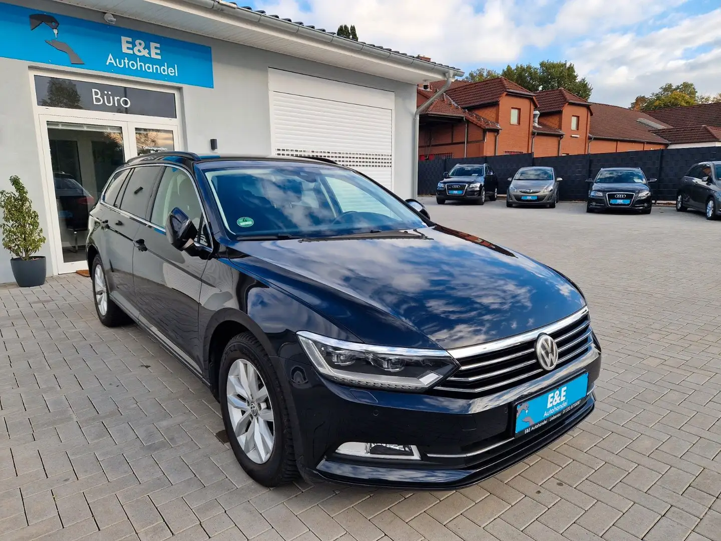 Volkswagen Passat Variant Passat 2.0 Comfortline+Automatik+AHK+TÜV neu - 1