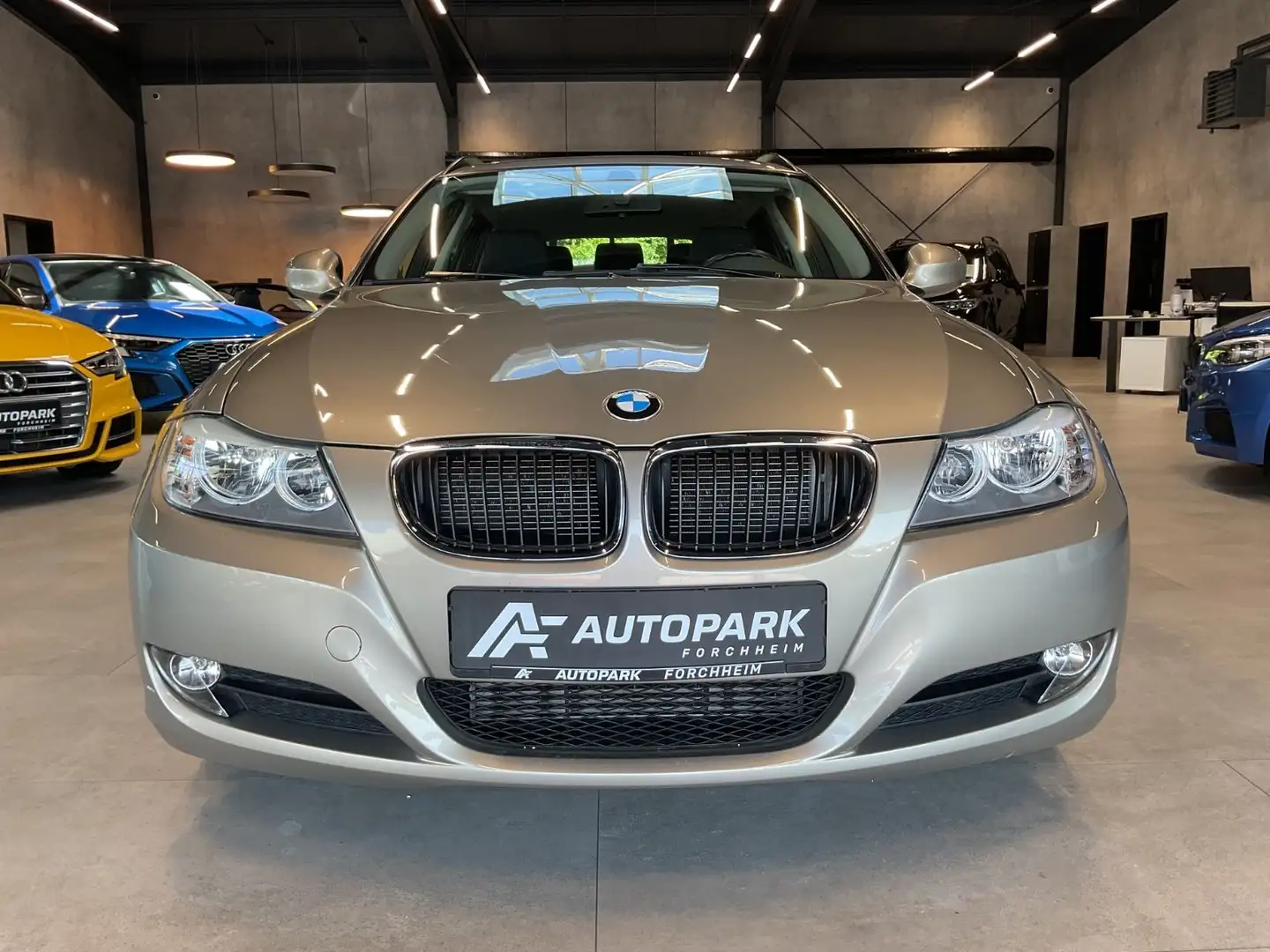 BMW 318 d Touring AHK Klimaautom. Sitzh. PDC Alu Beige - 2