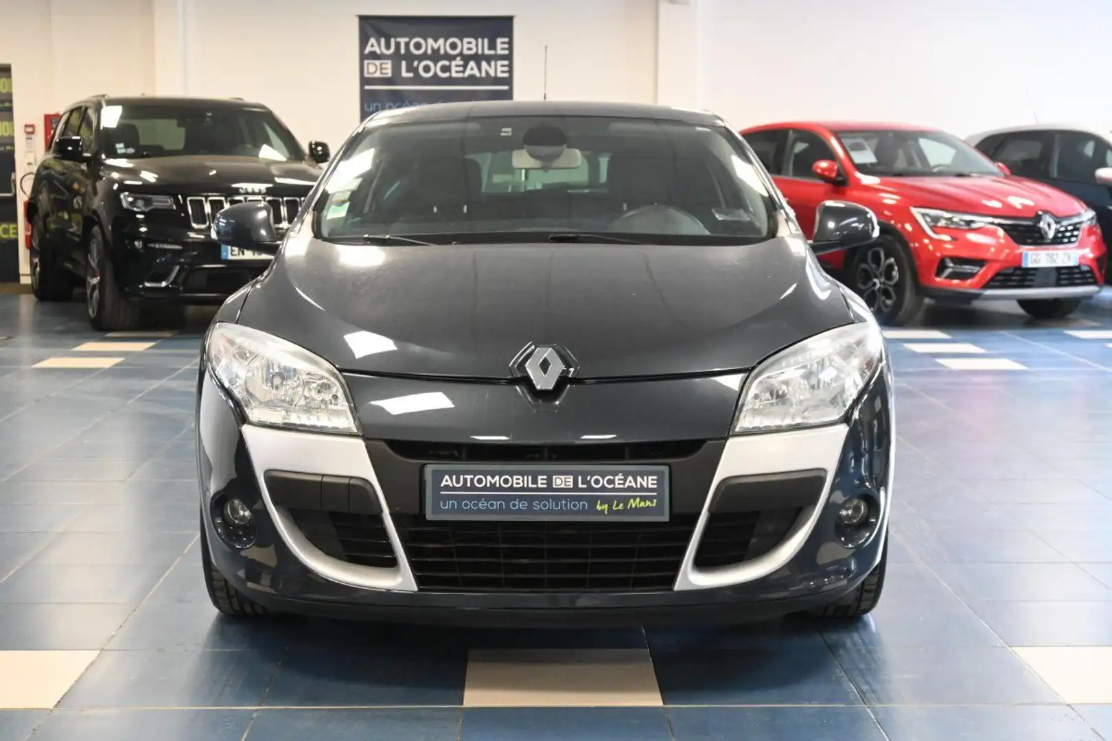 Renault Megane III COUPE 1.6 16v 110 Essence/Ethanol eco2 Euro 5 Gris - 2