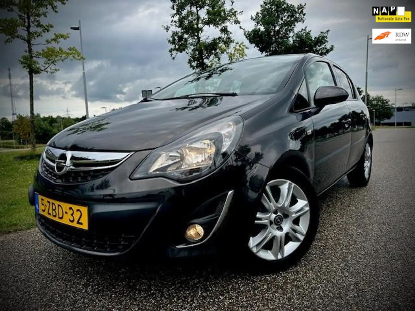 Opel Corsa 1.4-16V BlitZ, NAVIGATIE, HALF LEER, PDC, CRUISE C Grijs - 1