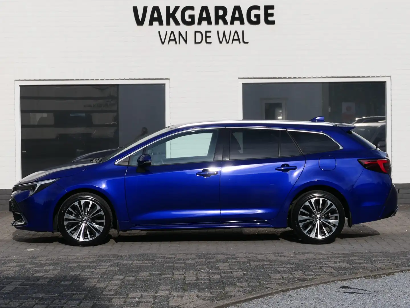 Toyota Corolla Touring Sports 1.8 Hybrid First edition | Luxe sto Blauw - 2
