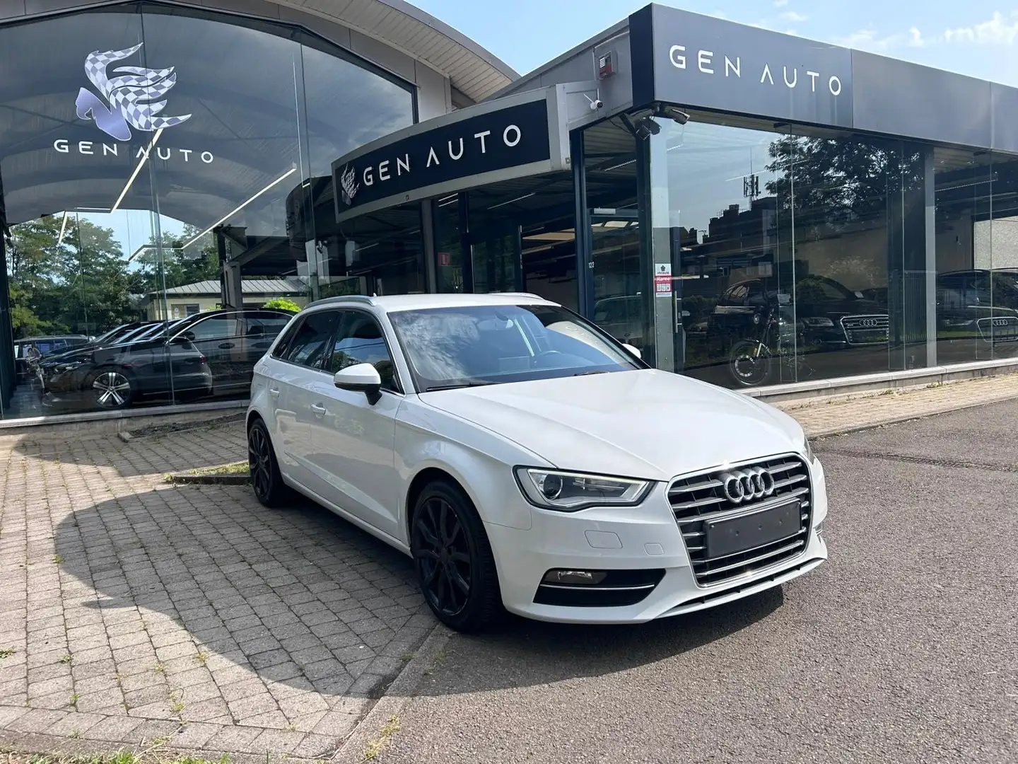 Audi A3 A3 Sportback 1.6 TDi Ambiente S tronic Wit - 1