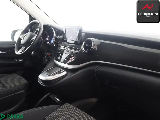Mercedes-Benz V-Class view 10