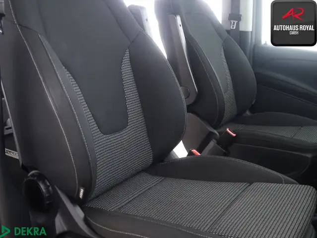 Mercedes-Benz V-Class view 12
