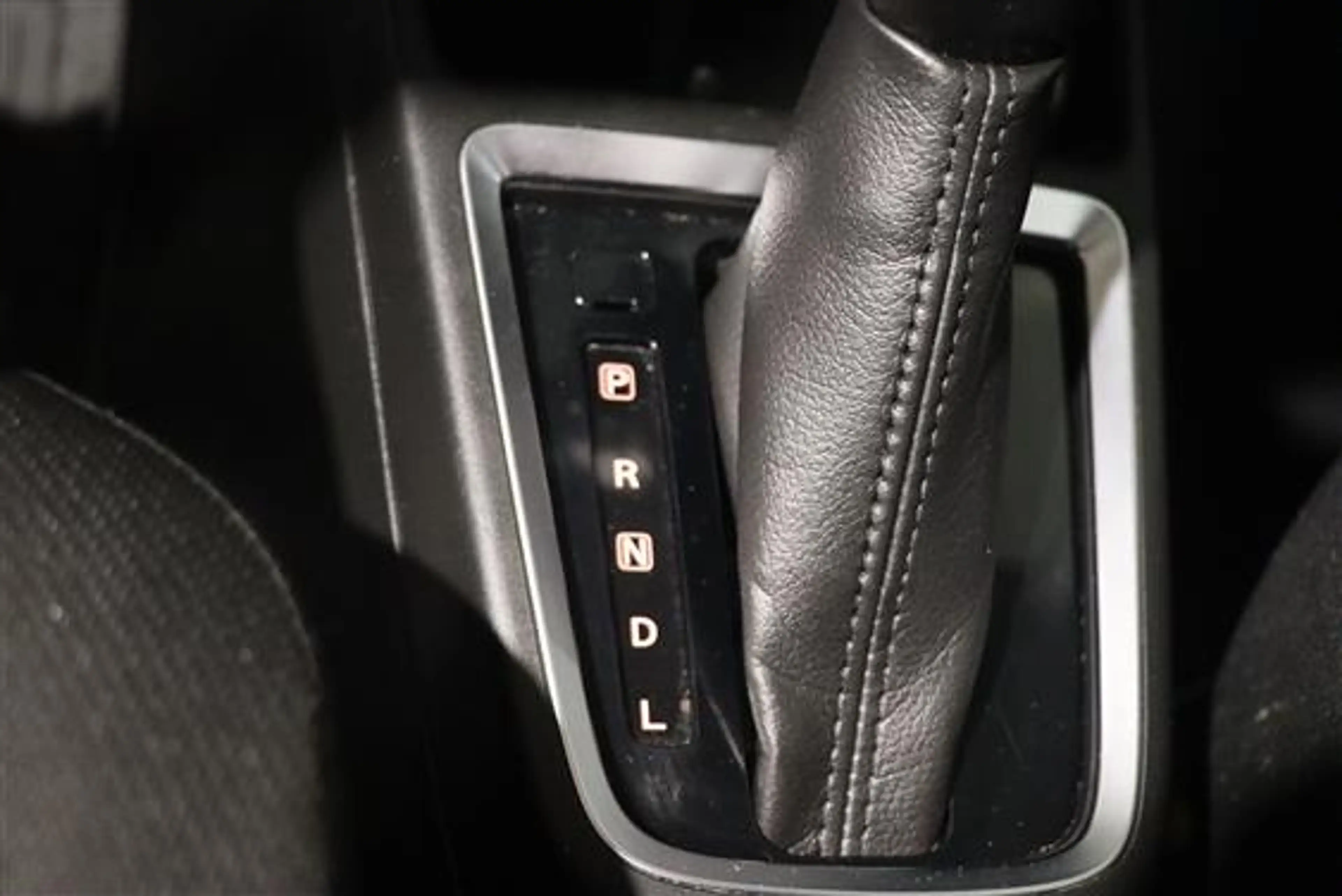 Suzuki Swift 1.2 GL+ MHEV CVT — photo 14