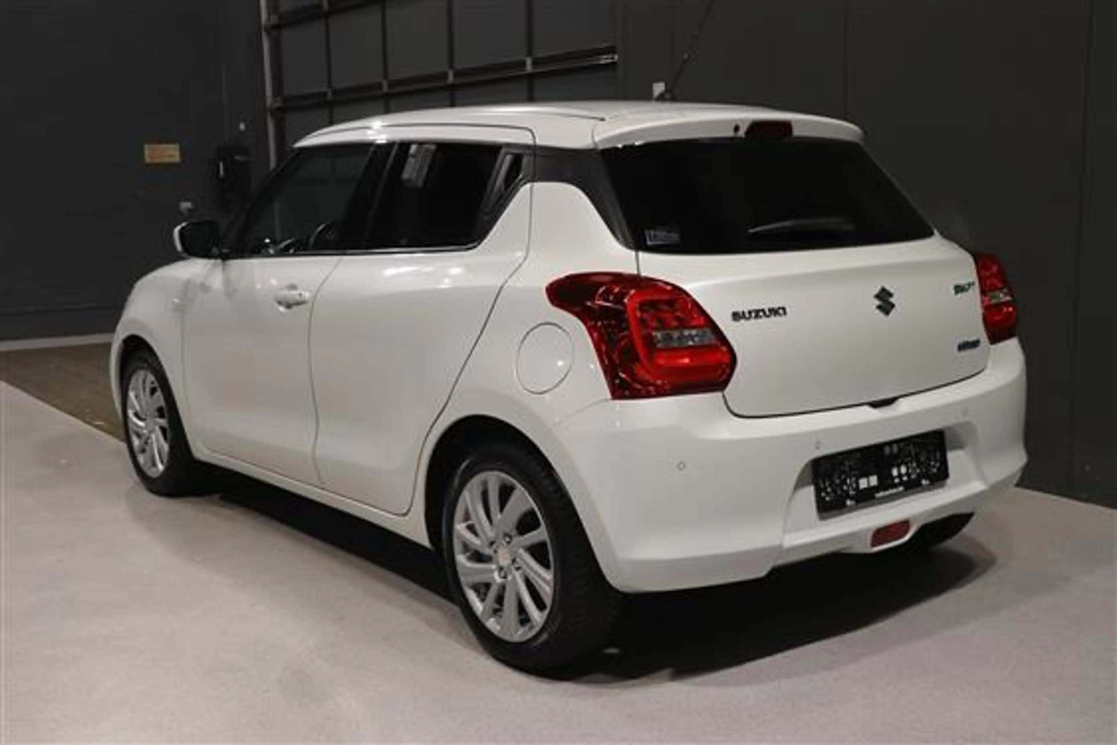 Suzuki Swift 1.2 GL+ MHEV CVT — photo 4