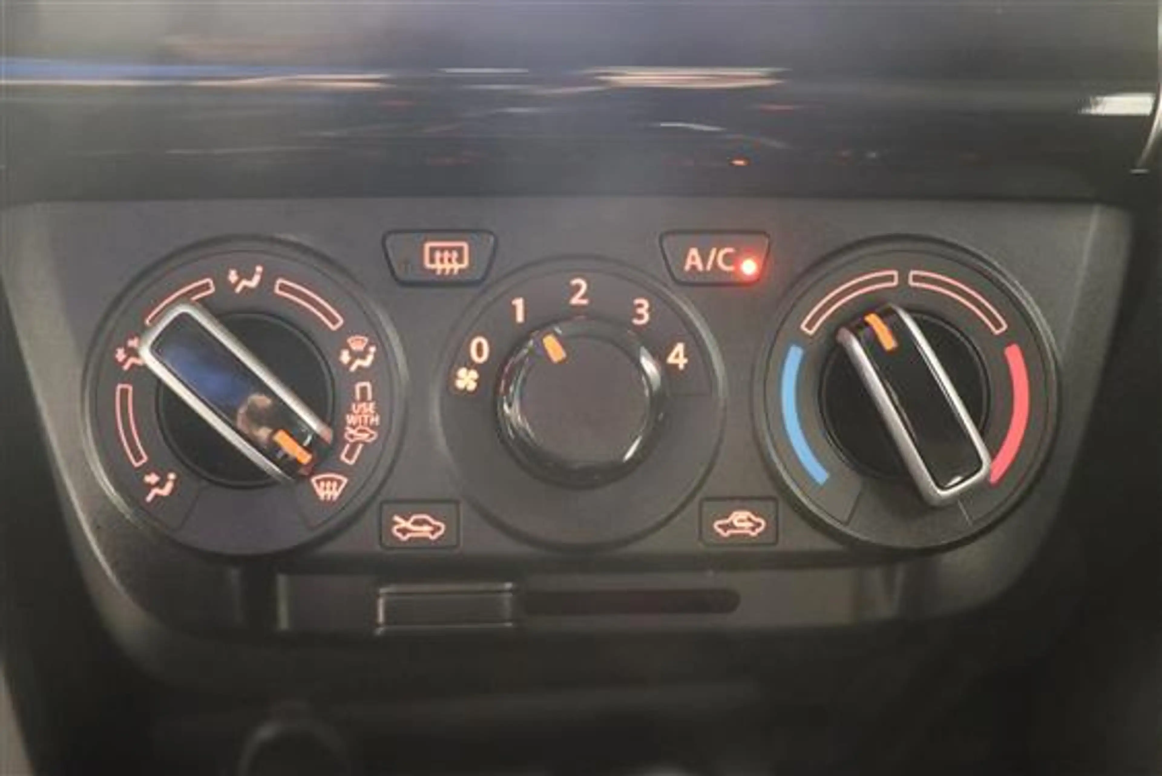 Suzuki Swift 1.2 GL+ MHEV CVT — photo 13