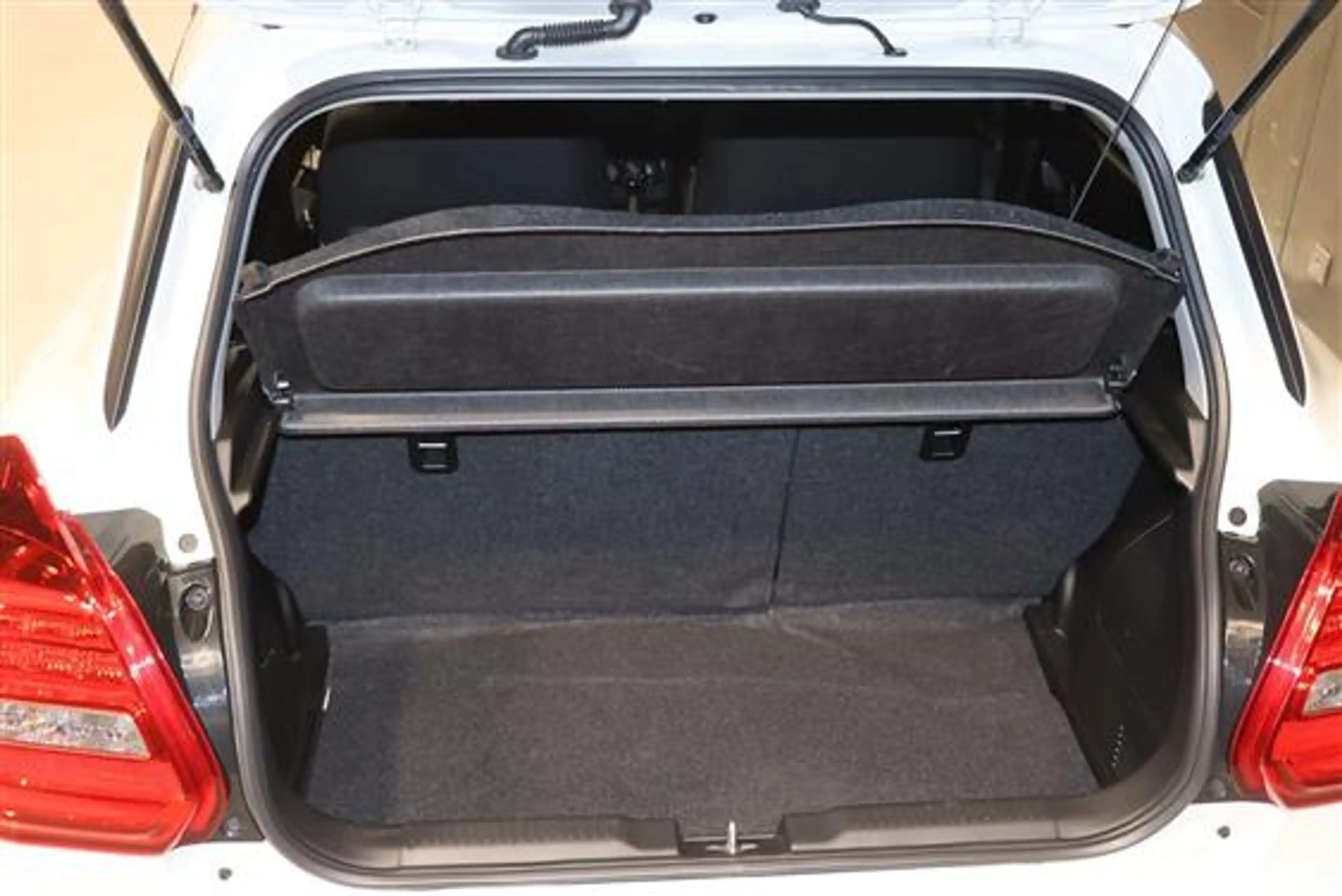 Suzuki Swift 1.2 GL+ MHEV CVT — photo 6