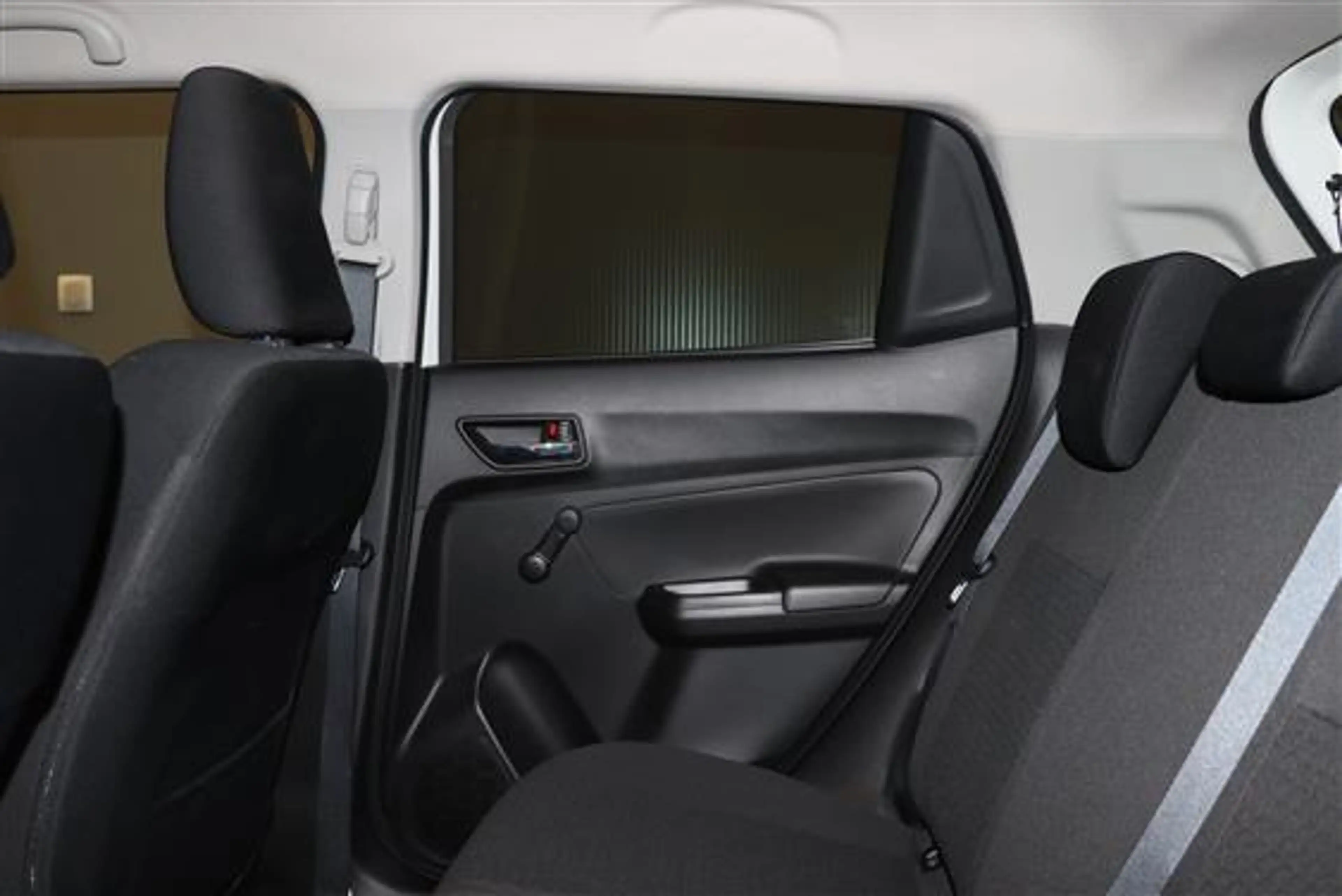 Suzuki Swift 1.2 GL+ MHEV CVT — photo 7