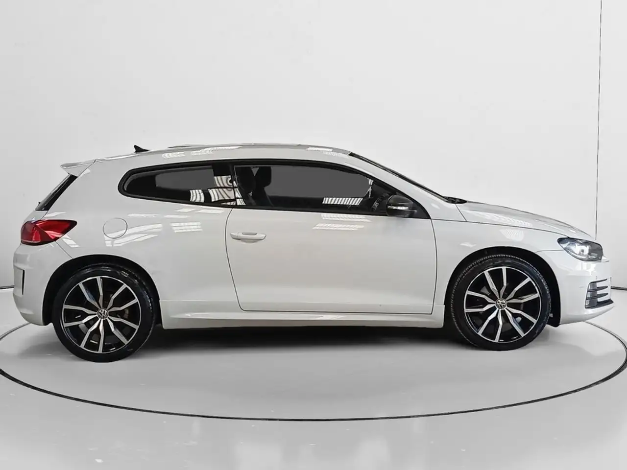 2016 Volkswagen Scirocco 1.4 TSI BMT Typhoon by R-Line, photograph 2
