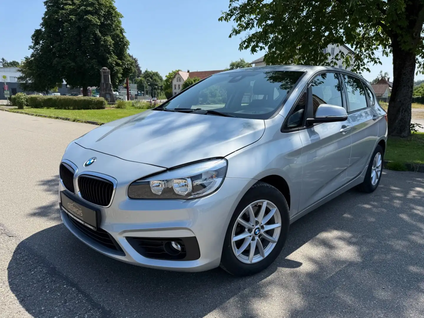 BMW 218 i Active Tourer Tempomat PDC SHZ Silber - 1
