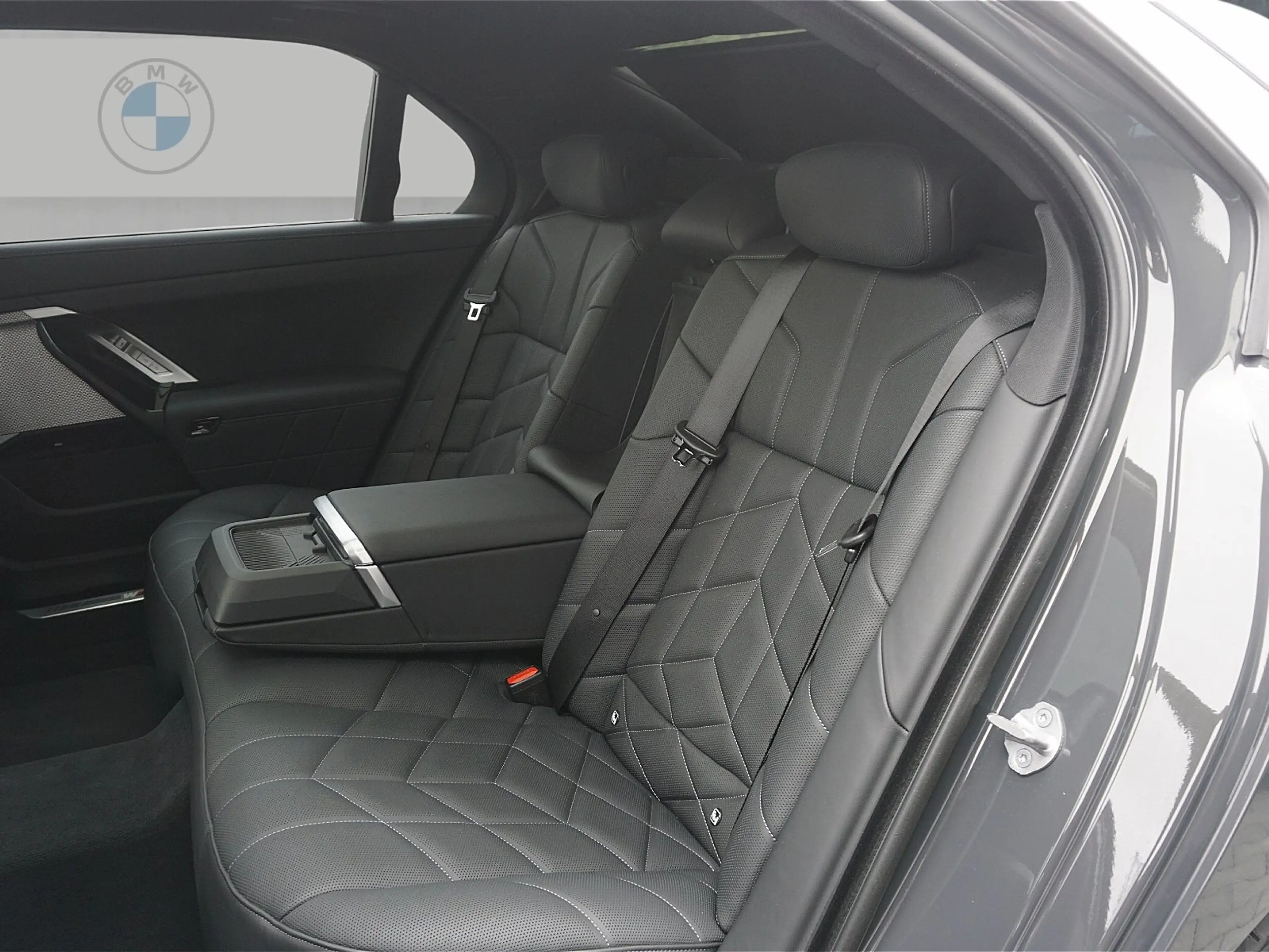 BMW 750 e xDrive Limousine M Sport AHK+StHz+StKlima — photo 10