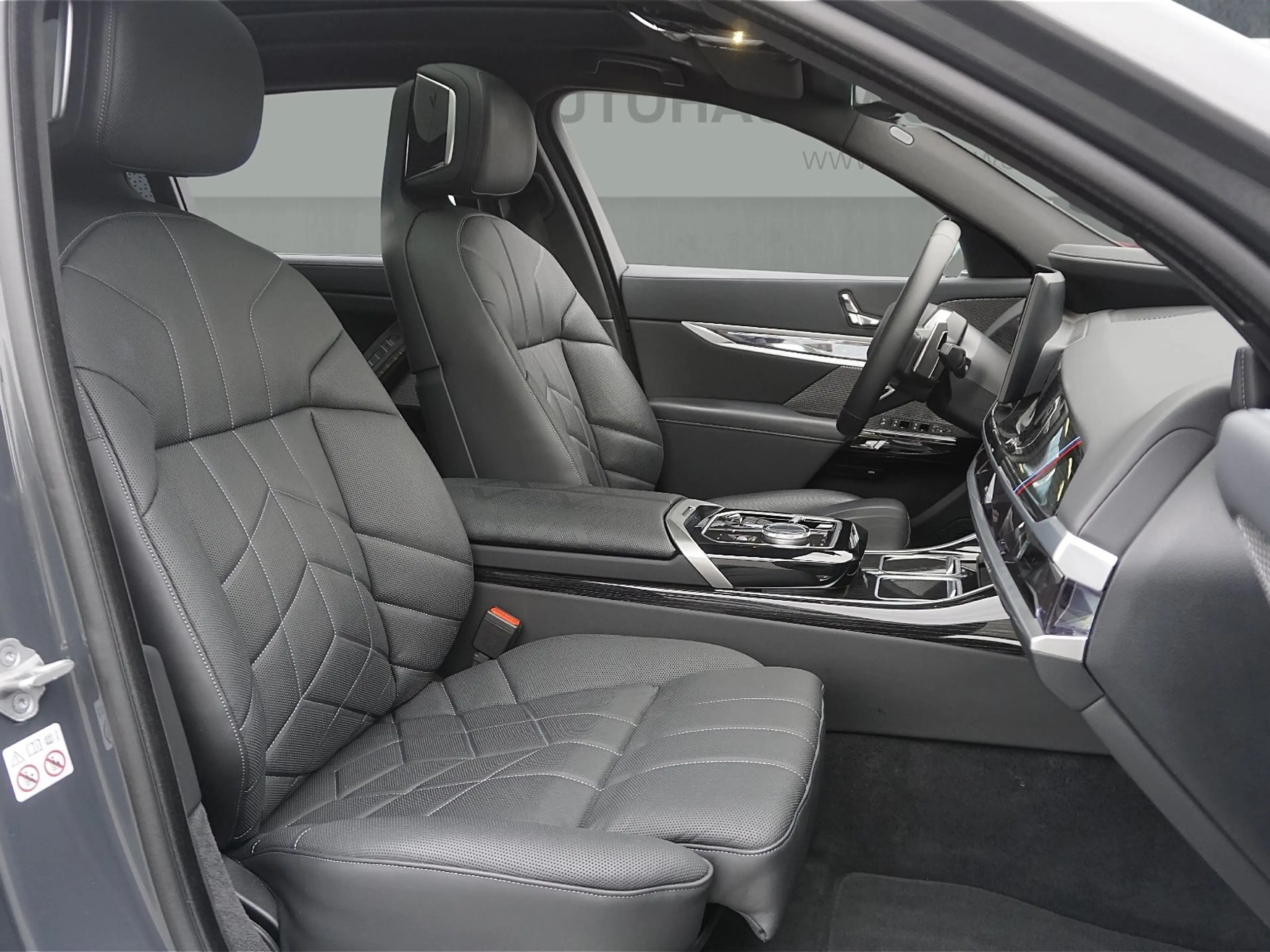 BMW 750 e xDrive Limousine M Sport AHK+StHz+StKlima — photo 9