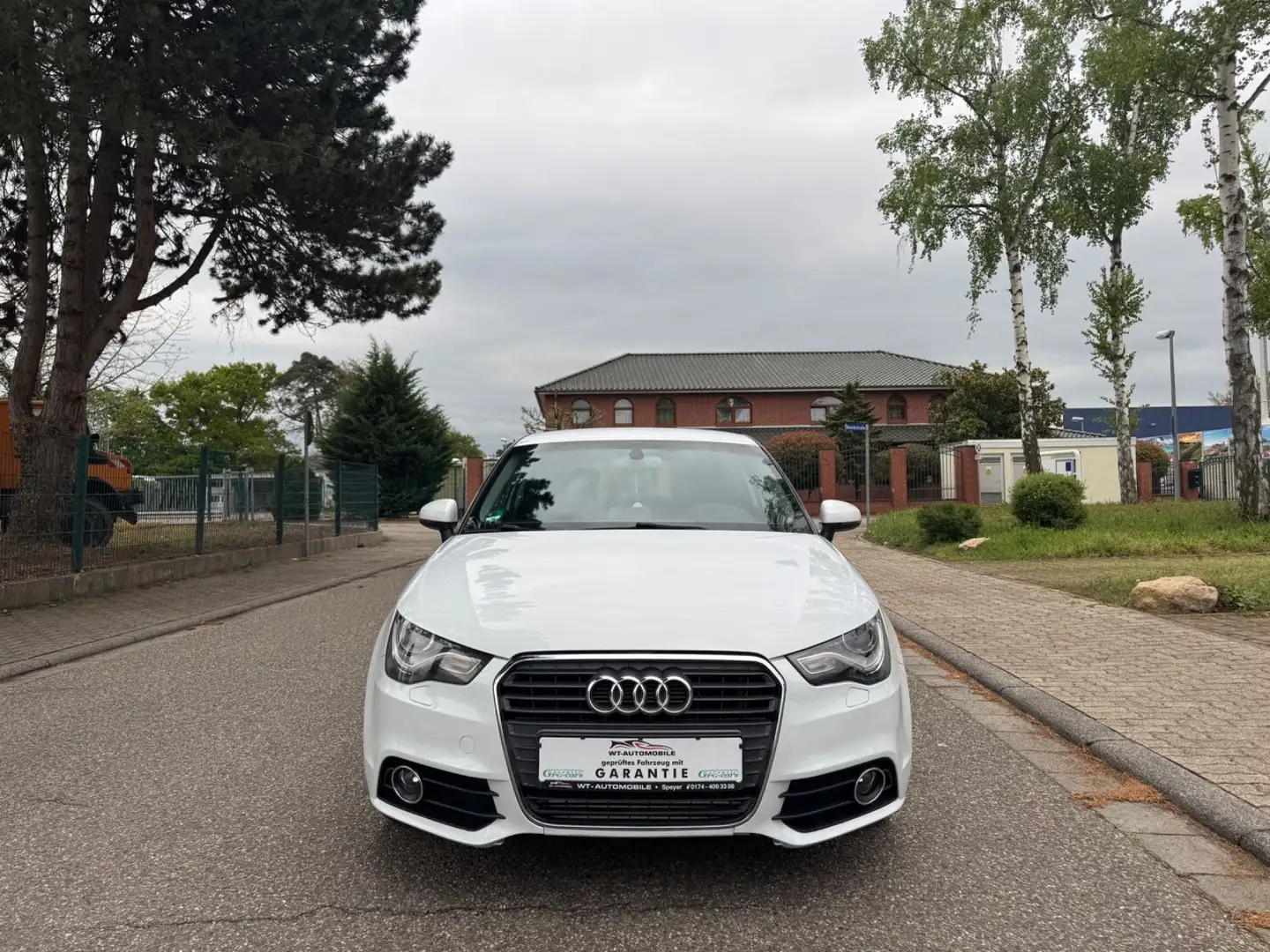 Audi A1 ambition S Line TÜV NEU Garantie 2 Hand Weiß - 2