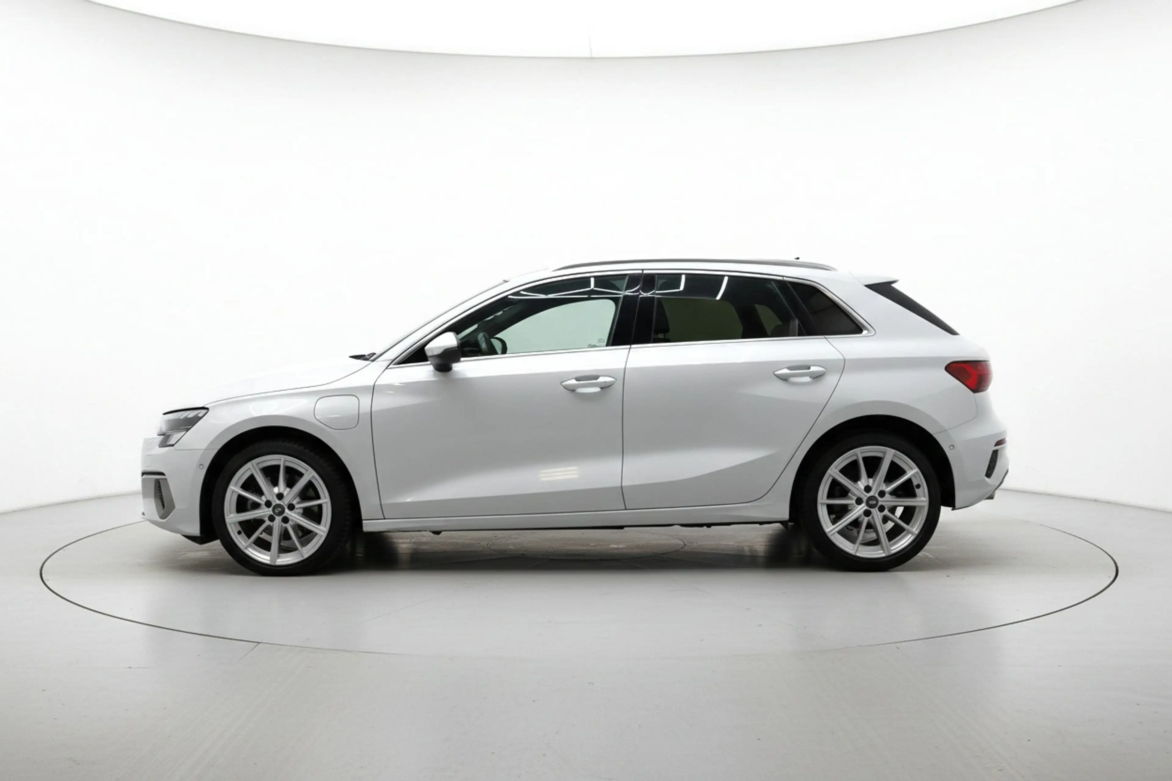 Audi A3 Sportback 40 TFSI e 2x S LINE PANO LEER ACC MATRIX — photo 4