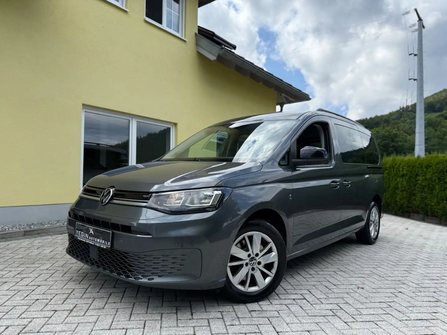 Volkswagen Caddy Maxi Life 2.0 TDI Navi-AHK-5Sitzer Grau - 2
