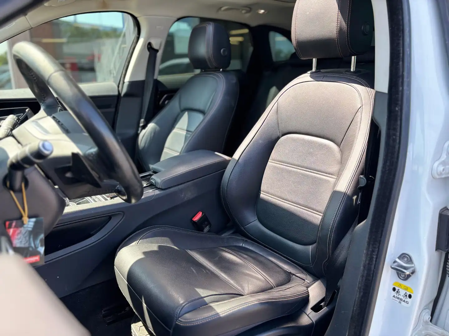 Jaguar F-Pace 2.0 Portfolio AWD 20d | Panoramadak Wit - 2